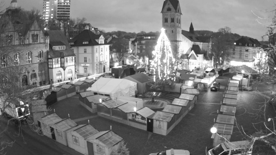 Bergisch Gladbach: Konrad-Adenauer-Platz mit Rathaus, Haus "Am Bock" und Laurentiuskirche