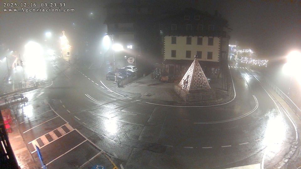 Abetone: AgenziaCioni.com - Via dell'Uccelliera, 29