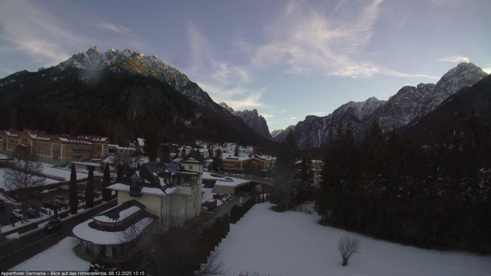 Toblach - Dobbiaco: Apparthotel Germania - Blick auf das Höhlensteintal