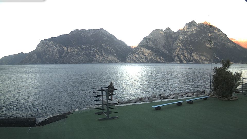 Torbole: Shaka Windsurf Center