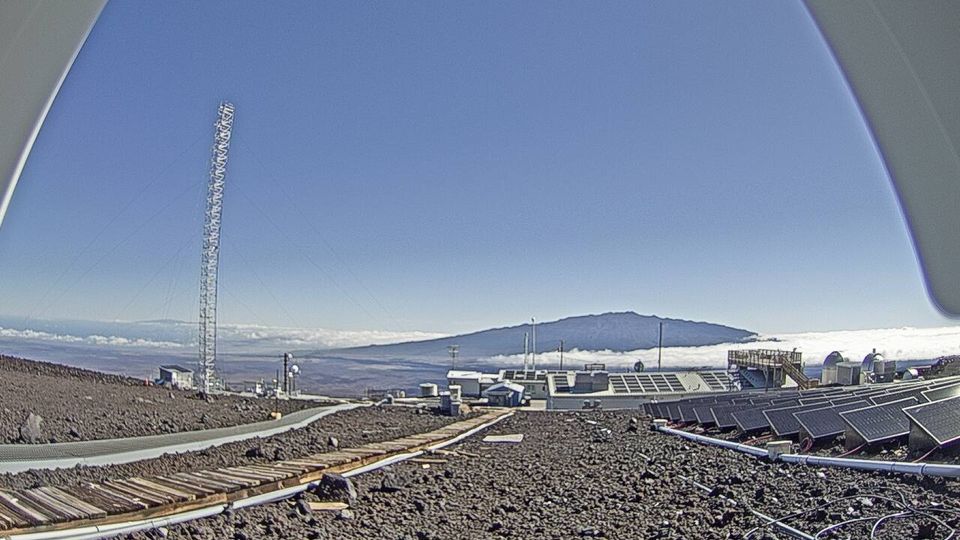 Hawaiʻi: Mauna Kea Mt. from Mauna Loa Observatory (looking to North)
