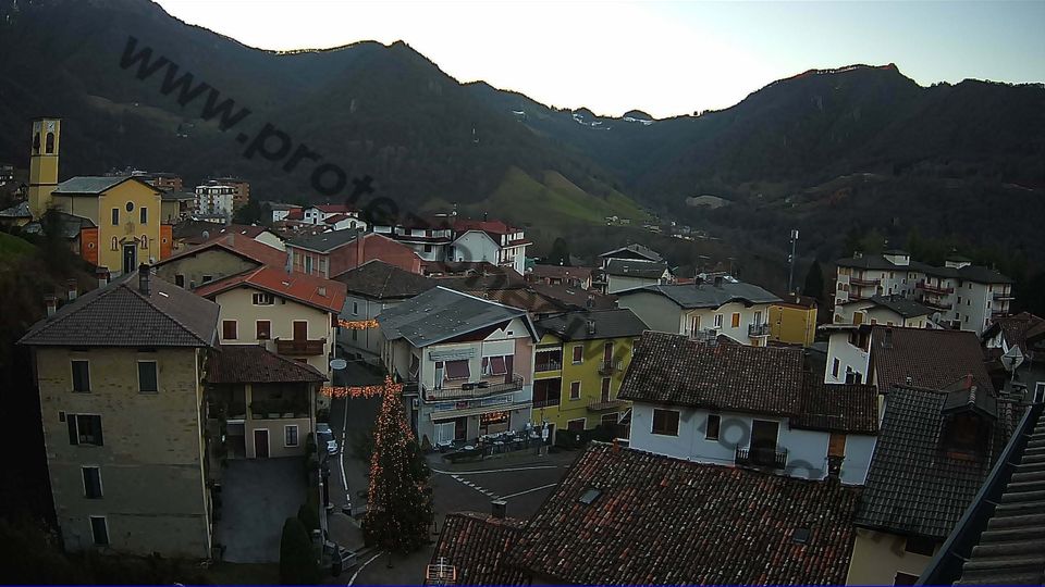 Moggio: Moggio - Piazza Pradello