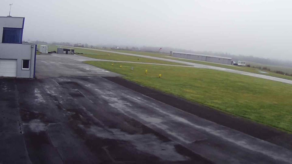 Hofkirchen im Traunkreis: Flugplatz HB Hofkirchen