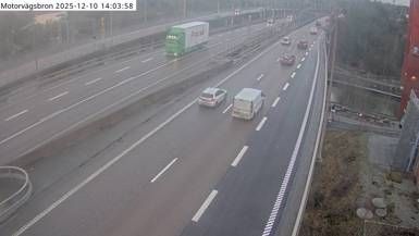 Tveta › North-east: Motorvägsbron