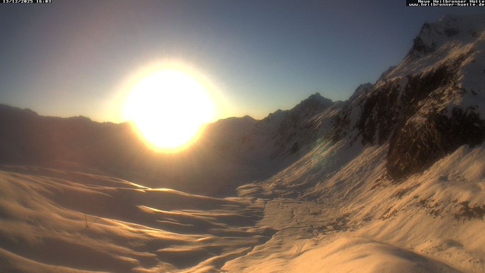 Gemeinde Gaschurn: Heilbronner Hütte (2320m) - Blick Richtung Versailspitze und Silvretta