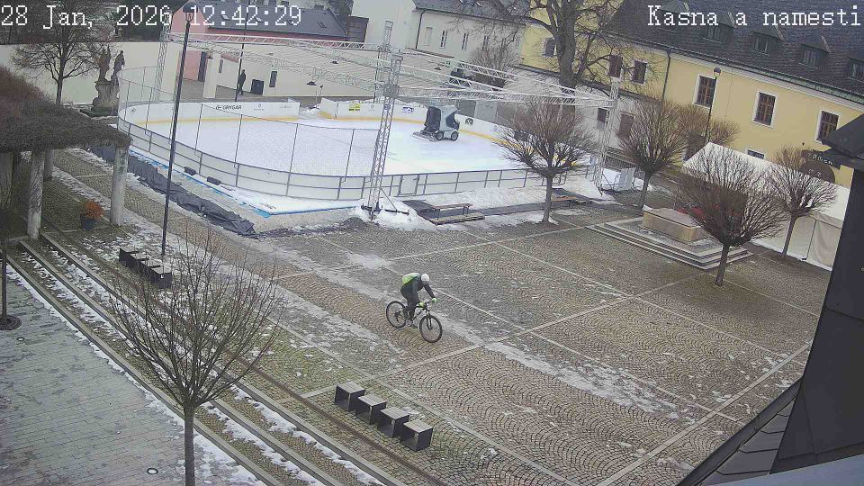 Velka Bystrice: Zámecké náměstí