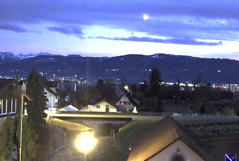 Feldbach: Schweiz, Zürich: Blick über den Zürichsee Richtung Schwyzer Voralpen und Glarneralpen