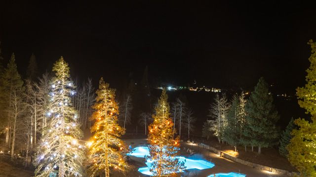 Tahoe City: Resort at Squaw Creek Cam