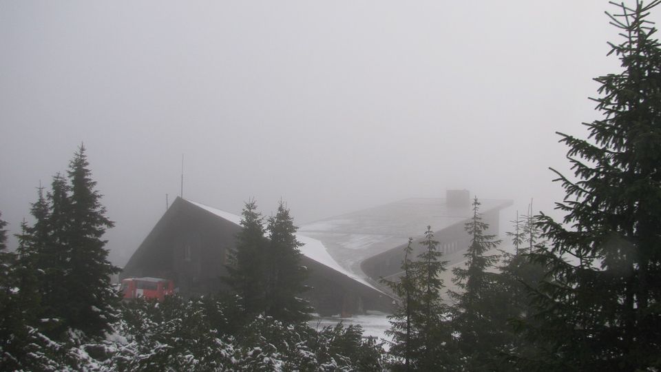 Spindleruv Mlyn: Krkonoše, Špindlerův Mlýn, Labská bouda (pohled na boudu nad Labským dolem)