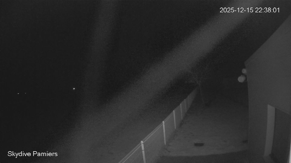 Les Pujols: Languedoc-Roussillon-Midi-Pyrénées, France: Pamiers Skydive