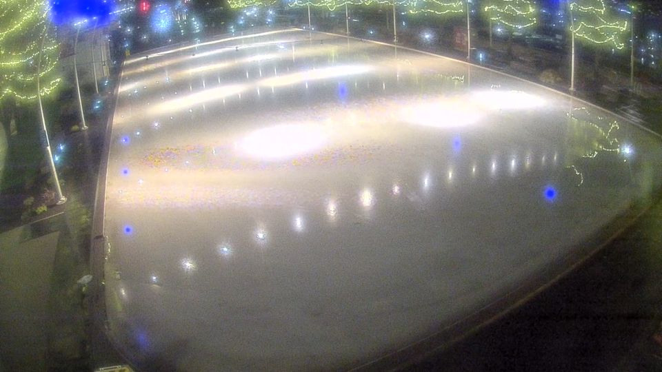 Kelowna › South-west: Stuart Park Outdoor Ice Rink - BC Canada: View of the ice surface and marina