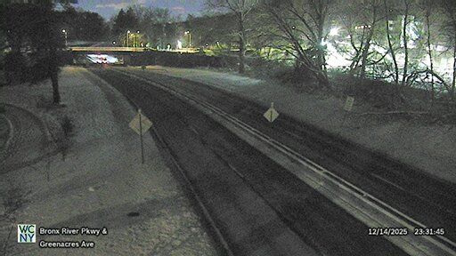 Yonkers: Bronx River Parkway at Greenacres Avenue