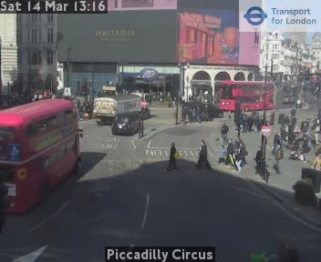 London: Piccadilly Circus