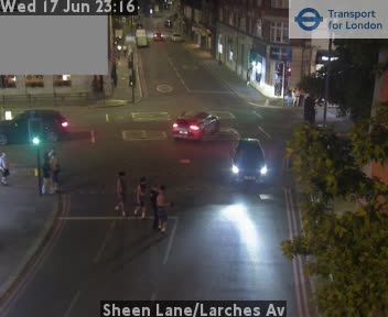 London: Sheen Lane/Larches Av