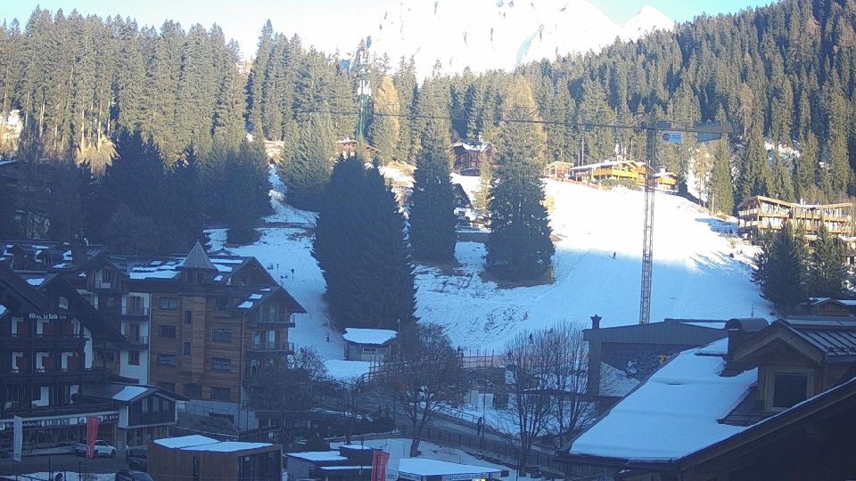 Pinzolo: Piazza Brenta Alta - Trentino-Alto Adige, Italia: Visuale dal Hotel Garnì la Montanara Madonna di Campiglio