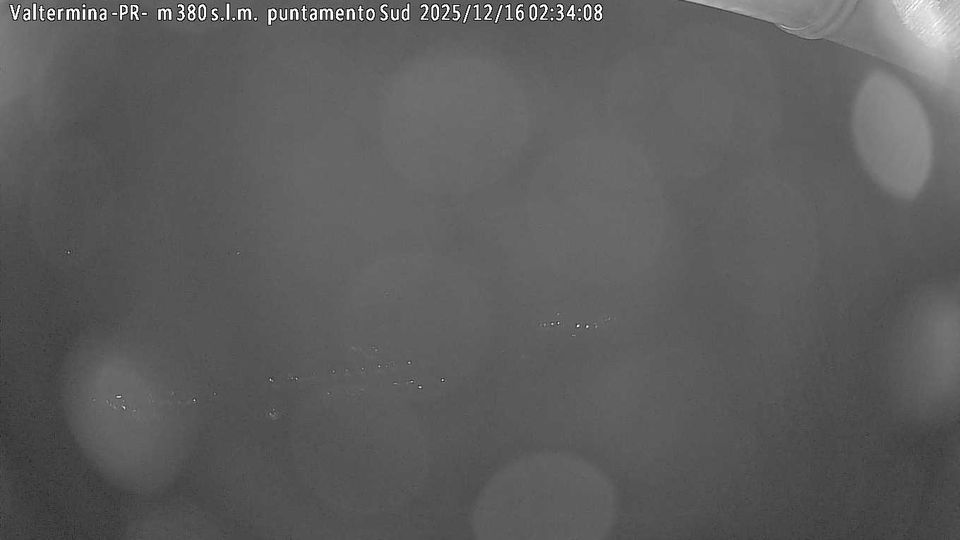 Neviano degli Arduini › South: Strada Trinzola - Alpe di Succiso - monte Cusna - Monte Ventasso