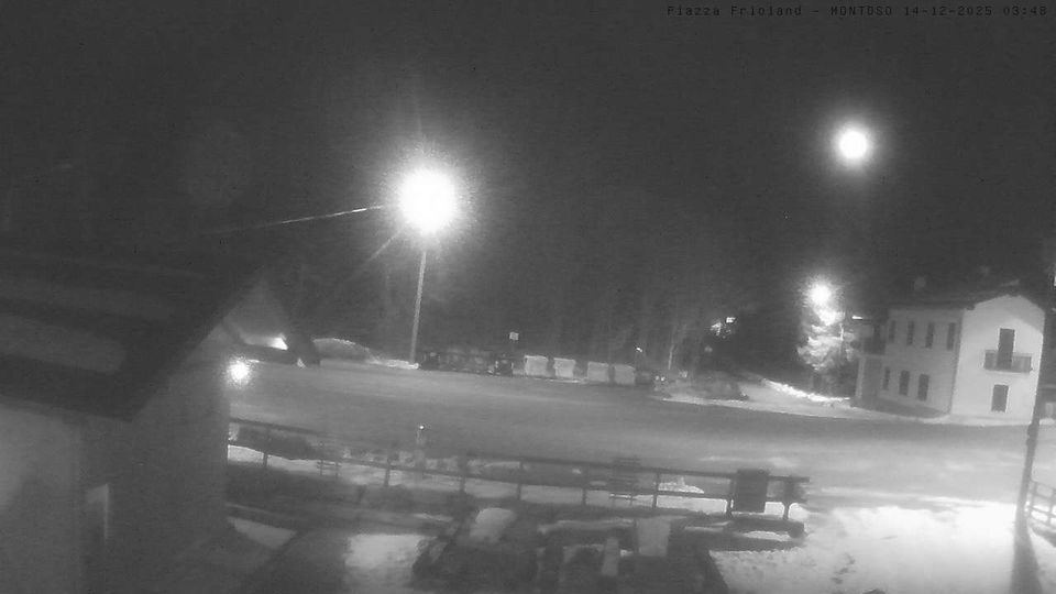 Bagnolo Piemonte: Montoso - Piemonte, Italia: Piazza Frioland