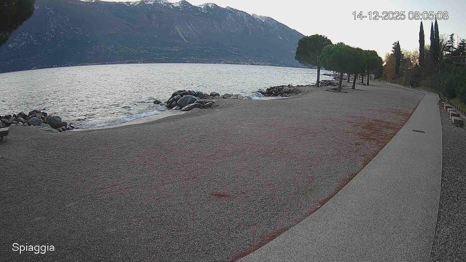 Limone sul Garda: Lombardia, Italia: Spiaggia _ Cola