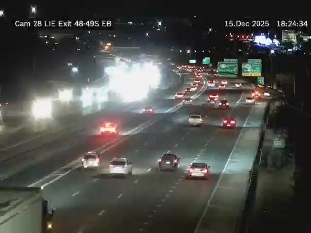 Huntington › East: I-495 East of Round Swamp Rd