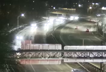 New York › East: 907M at Ditmars Blvd