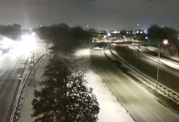 New York › East: 907M at Roosevelt Avenue