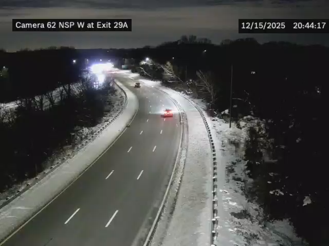 East Hills › West: NSP at Exit 29A (Westbound LIE Connector)