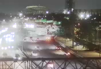 New York › East: 907M at 64th Avenue