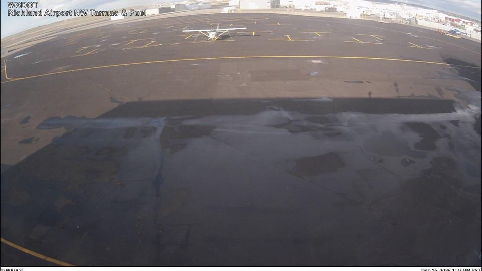 Richland › East: Airport Tarmac and Fuel