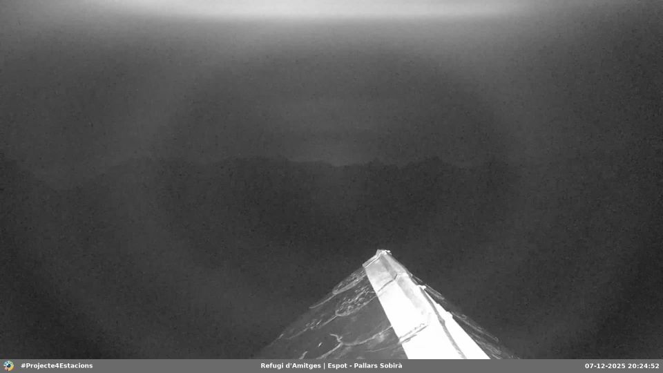 Espot › South-east: Refugi d'Amitges - Encantats, Estany de Sant Maurici