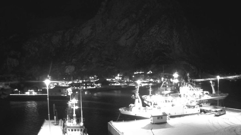 Svolvaer: Lofoten Sveiseindustri AS - Fløya trail head - Svolværgeita