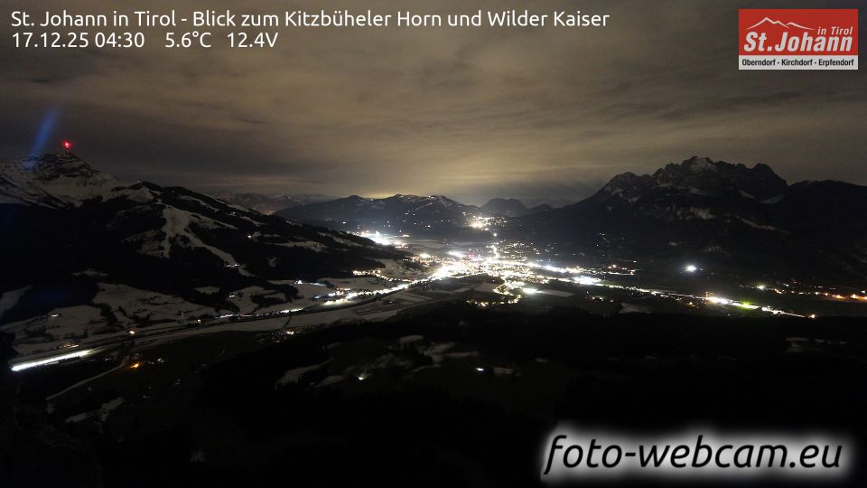 Gemeinde Kirchdorf in Tirol: St. Johann in Tirol - Blick zum Kitzbüheler Horn und Wilder Kaiser