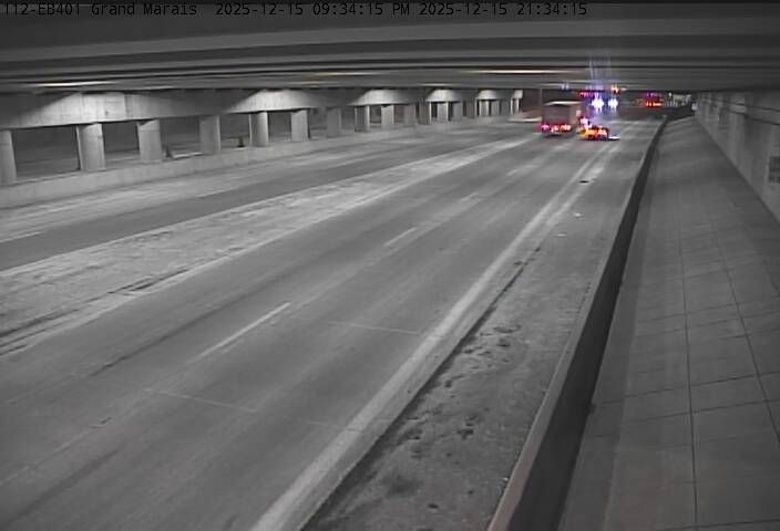 Windsor: 401 near Grand Marais Rd on top of tunnel