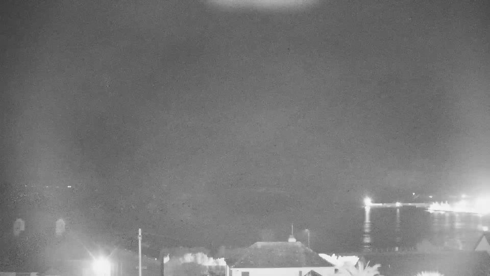 Penzance: Newlyn Harbour - Mount's Bay