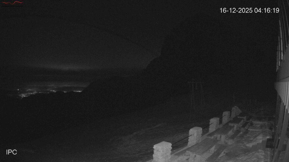 Eisenkappel-Vellach › South: Koča na Kamniškem sedlu