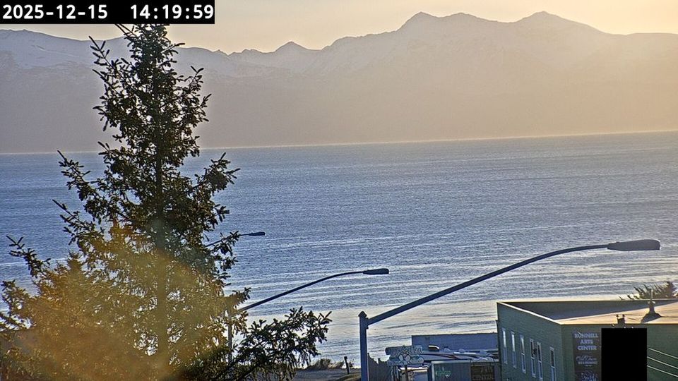 Homer: Old Town: Kachemak Bay at end of Main St