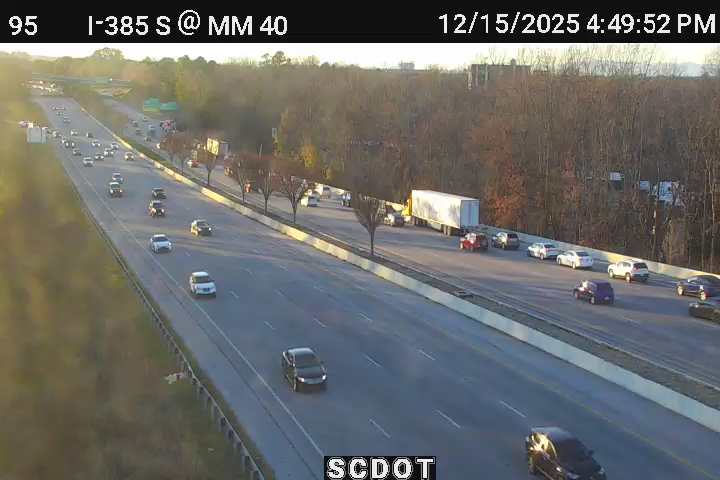 Greenville: Overlook Apartments: I-385 S @ MM 40