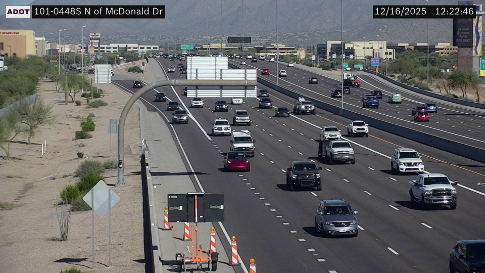 Paradise Valley › South: L-101 SB 44.88 @N of McDonald