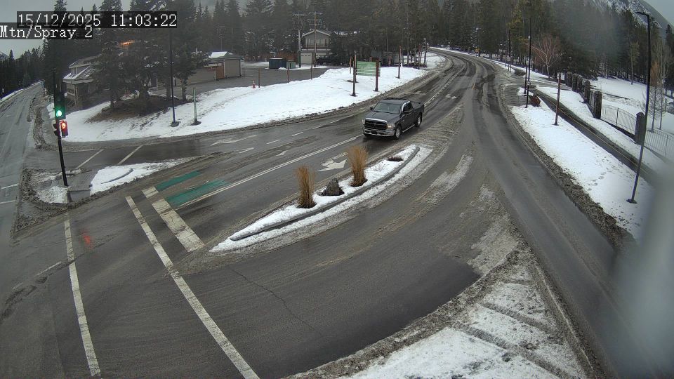 Banff: Mountain Ave-South