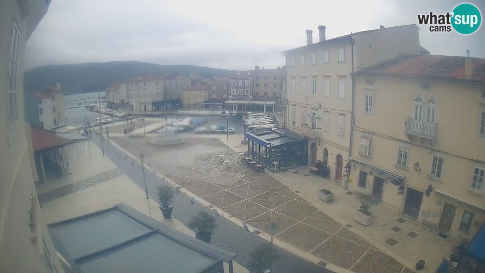Cres: LIVE cam - city - main square and “mandrač” - island - Croatia