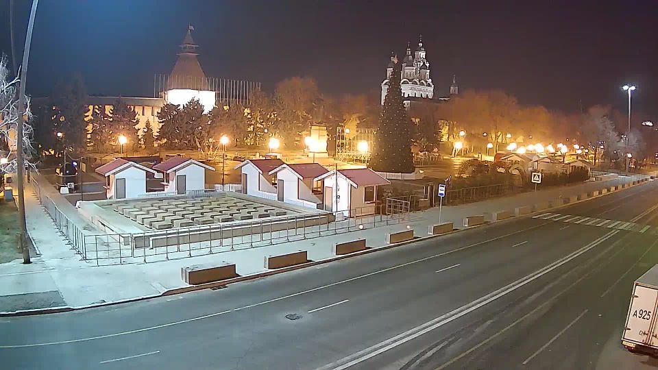 Astrakhan: Астрахань, Ленина площадь, 8