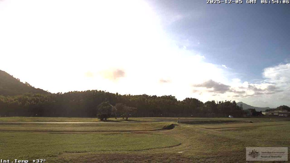 Cairns › West: Airport -> 270 deg
