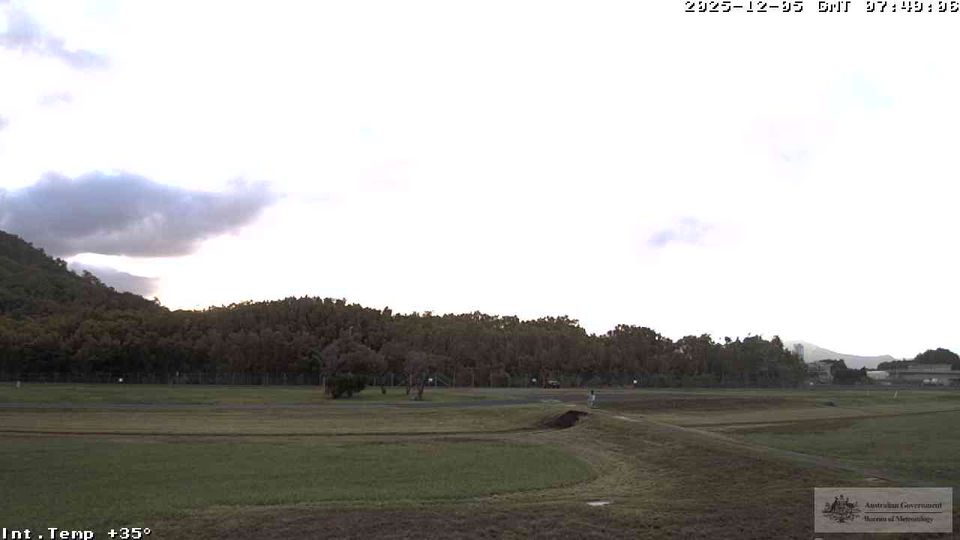 Cairns › West: Airport -> 270 deg