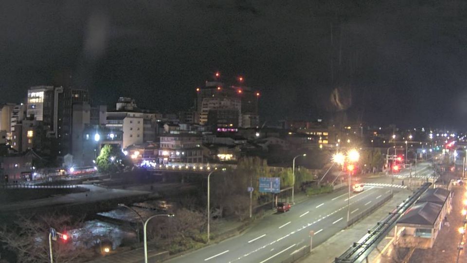 Higashiyama Ward › North-west: Sanjo Ohashi Bridge - Kamo River