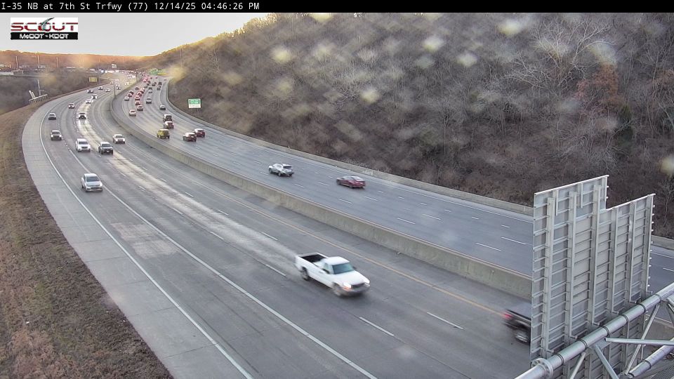 Kansas City: I-35 N @ 7TH ST TRAFFICWAY