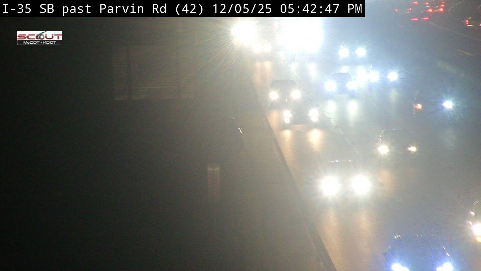 Kansas City: I-35 S @ SOUTH OF PARVIN RD