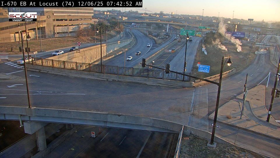Kansas City: Kansas City Power & Light District: I-670 E @ LOCUST
