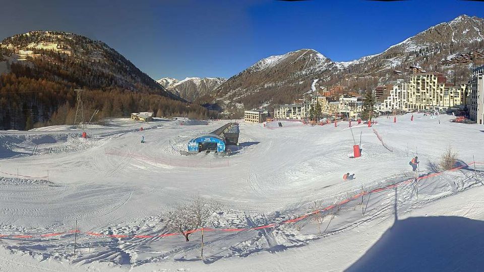 Isola: Isola 2000 Station