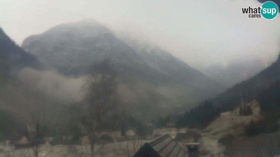 Bovec: Webcam Trenta - View of Šplevt, Pihavec and Prisojnik
