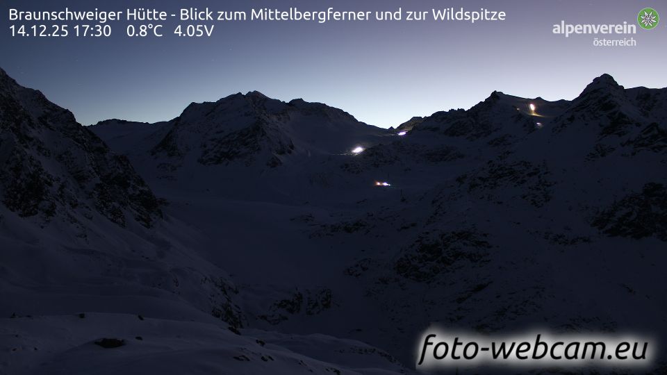 Gemeinde St. Leonhard im Pitztal: Braunschweiger Hütte - Blick zum Mittelbergferner und zur Wildspitze