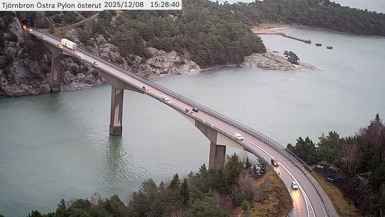 Stenungson › East: Tjörnbron Östra Pylon österut
